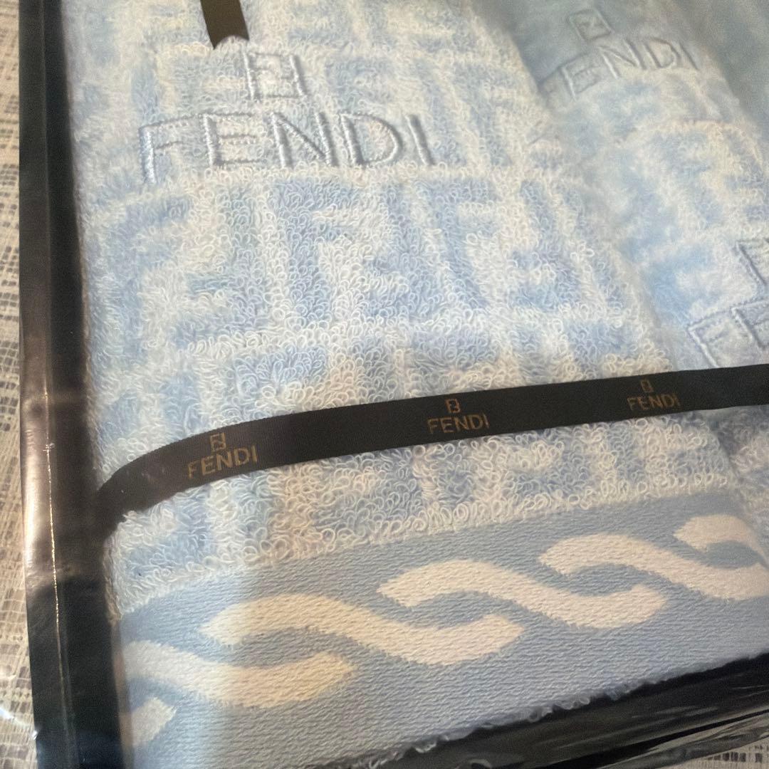 バスタオル　ハンドタオル　フェイスタオル2枚だと思います フェンディ　FENDI