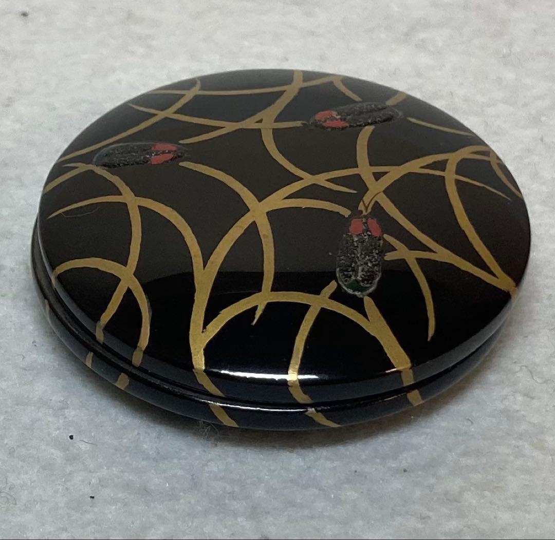 B432h 「蛍蒔絵 丸香合」井口海仙箱書　在判　木製黒漆塗　香道具　茶道具