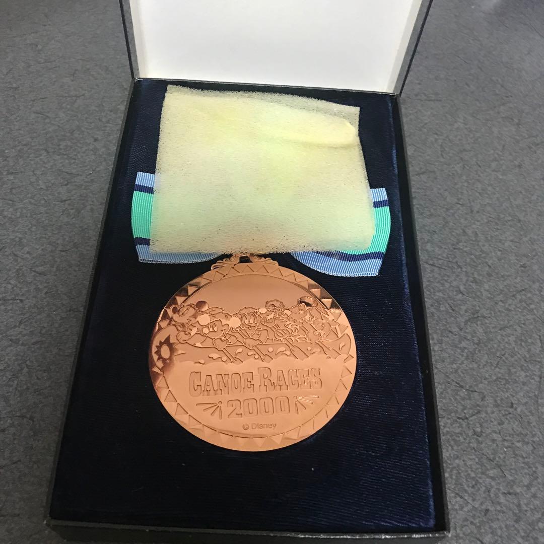 【超貴重、非売品】2000年　ディズニーメダル