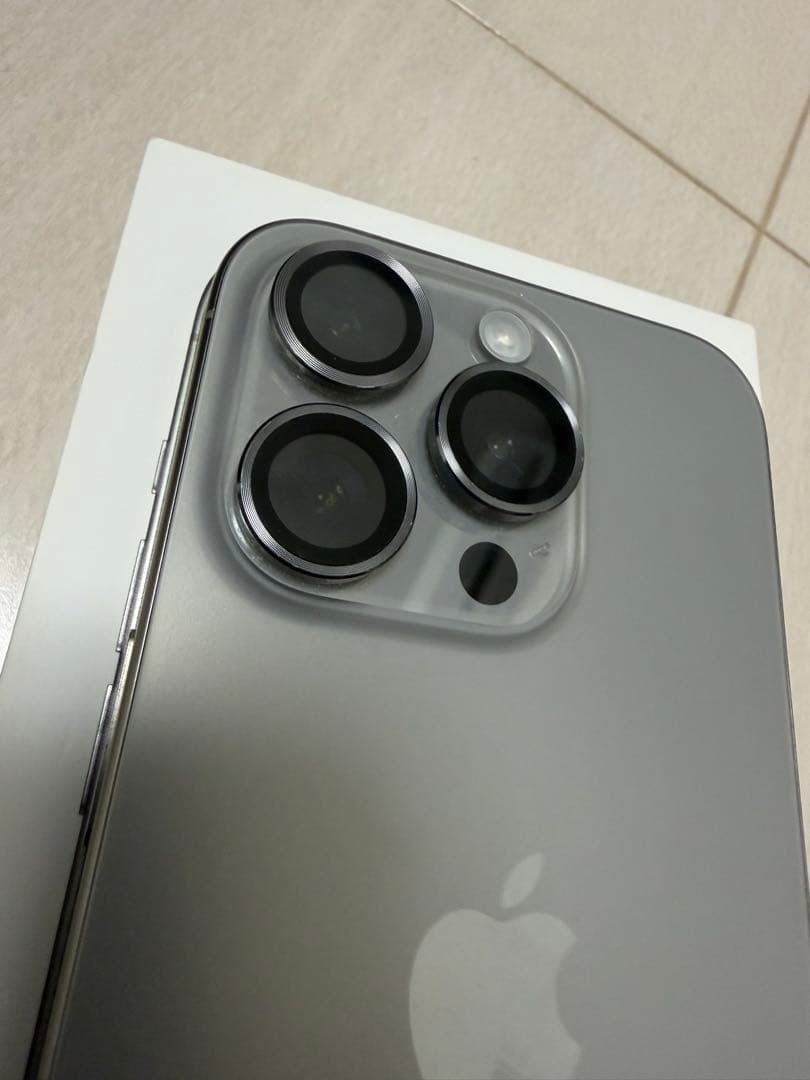 【美品】iPhone 15 Pro SIMフリー ナチュラルチタニウム 本体