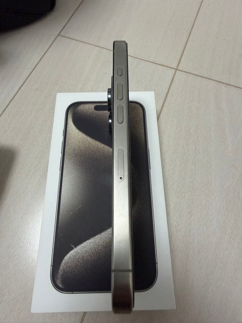 【美品】iPhone 15 Pro SIMフリー ナチュラルチタニウム 本体
