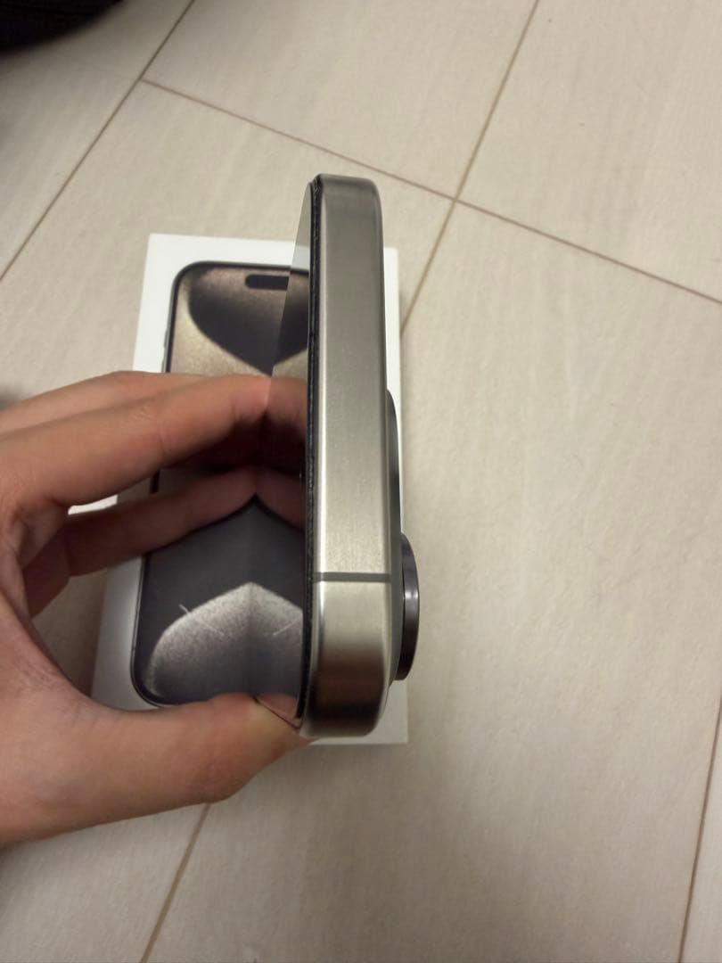 【美品】iPhone 15 Pro SIMフリー ナチュラルチタニウム 本体