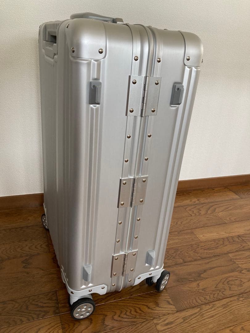 【新品未使用非売品】Mercedes シルバー キャリーケース