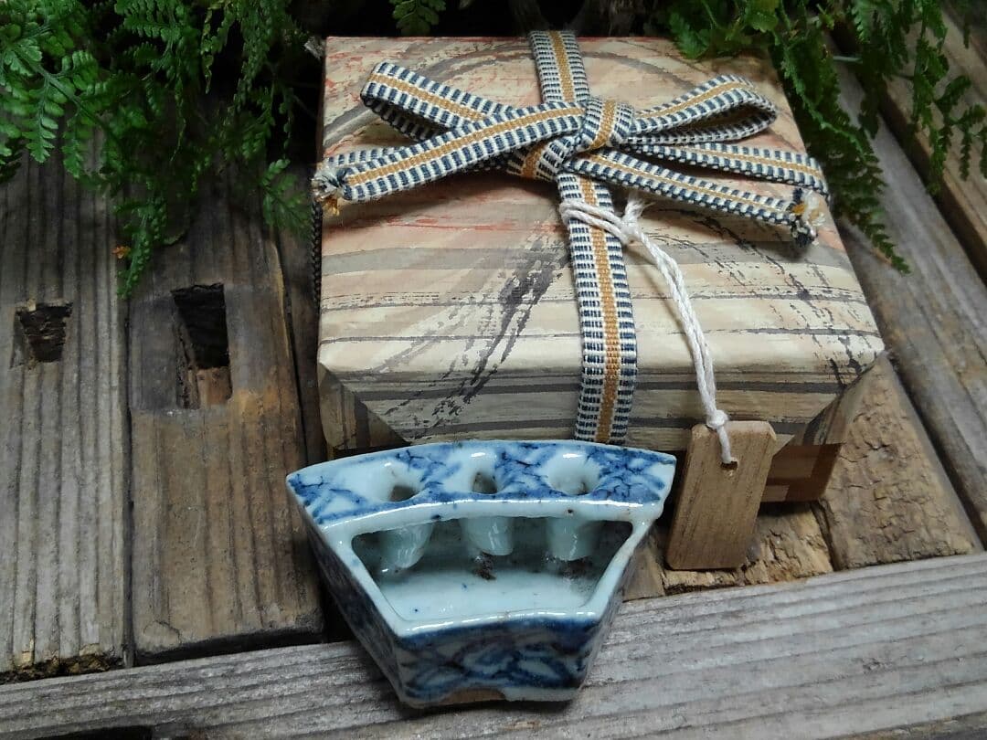 ♥中国製　【　青華　水孟　桐箱付き　】　書道具　染付　骨董品