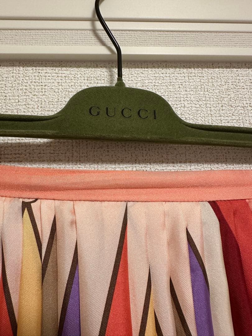 ゆ*ん様 GUCCI イタリア製　シルク プリーツスカート