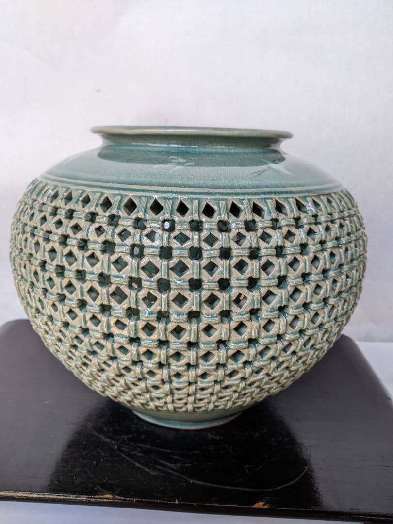 高麗青磁　熊津窯 花瓶 透かし 網目 青磁 花器 いいね！ 2 送料無料