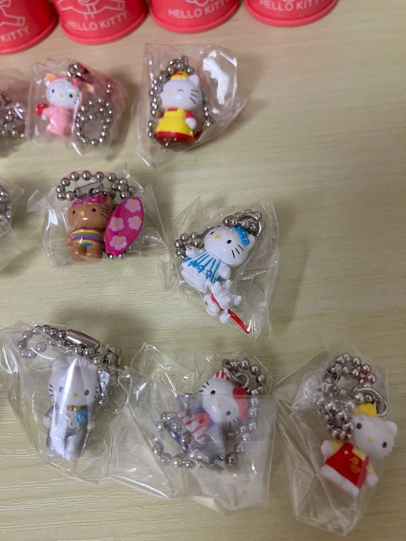 サンリオ　ハローキティ　コレクターズマスコット15個＋リプトンマスコット2個