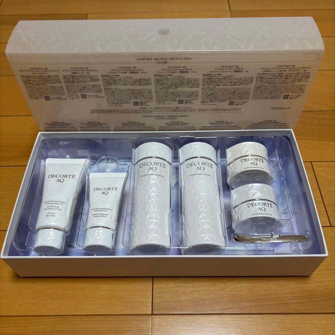 コスメデコルテ クリスマスコフレ2024 AQブライト ラディアンス コフレⅠ