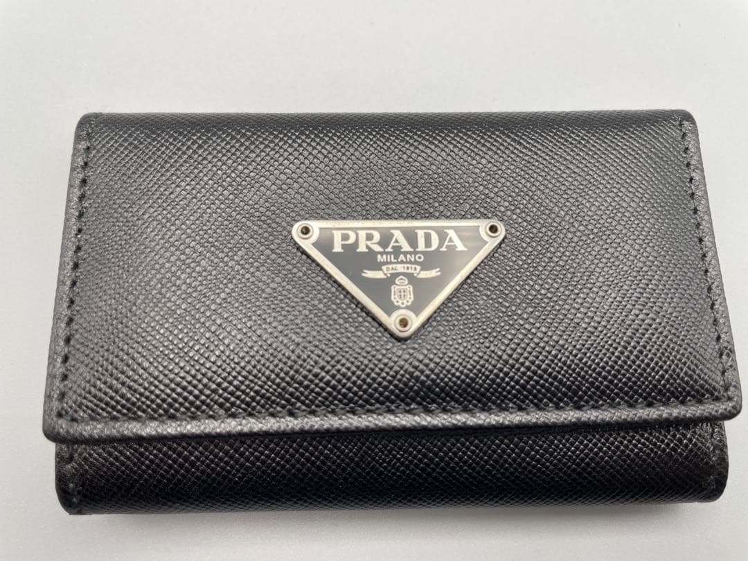【極美品】　箱付き　プラダ　6連キーケース　男女兼用　ブラック
