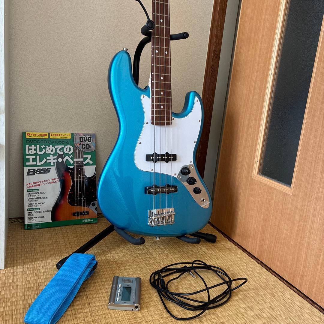 1月31日までの出品青いエレキベース 34インチ