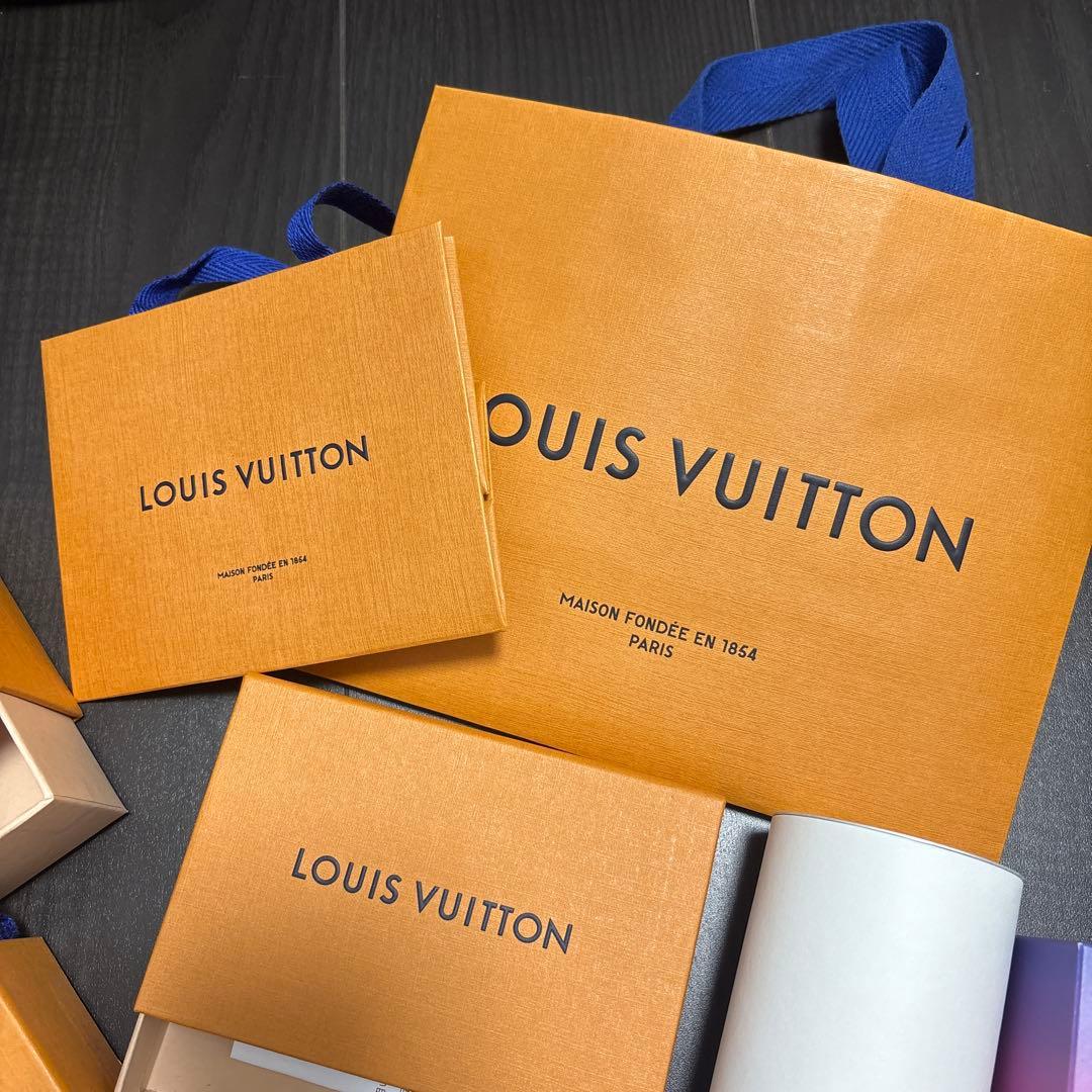 LOUIS VUITTON ギフトボックス　巾着　リボン　香水　紙袋　空箱