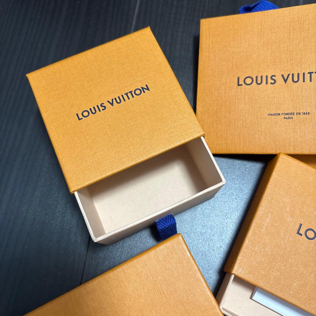 LOUIS VUITTON ギフトボックス　巾着　リボン　香水　紙袋　空箱