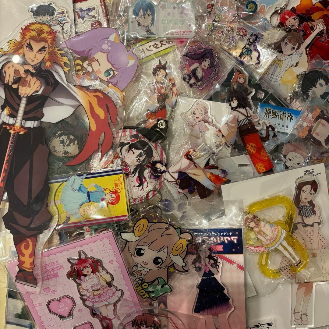 鬼滅の刃 ワンピース　ラブライブ　アニメグッズ　まとめ売り 大量　600点以上