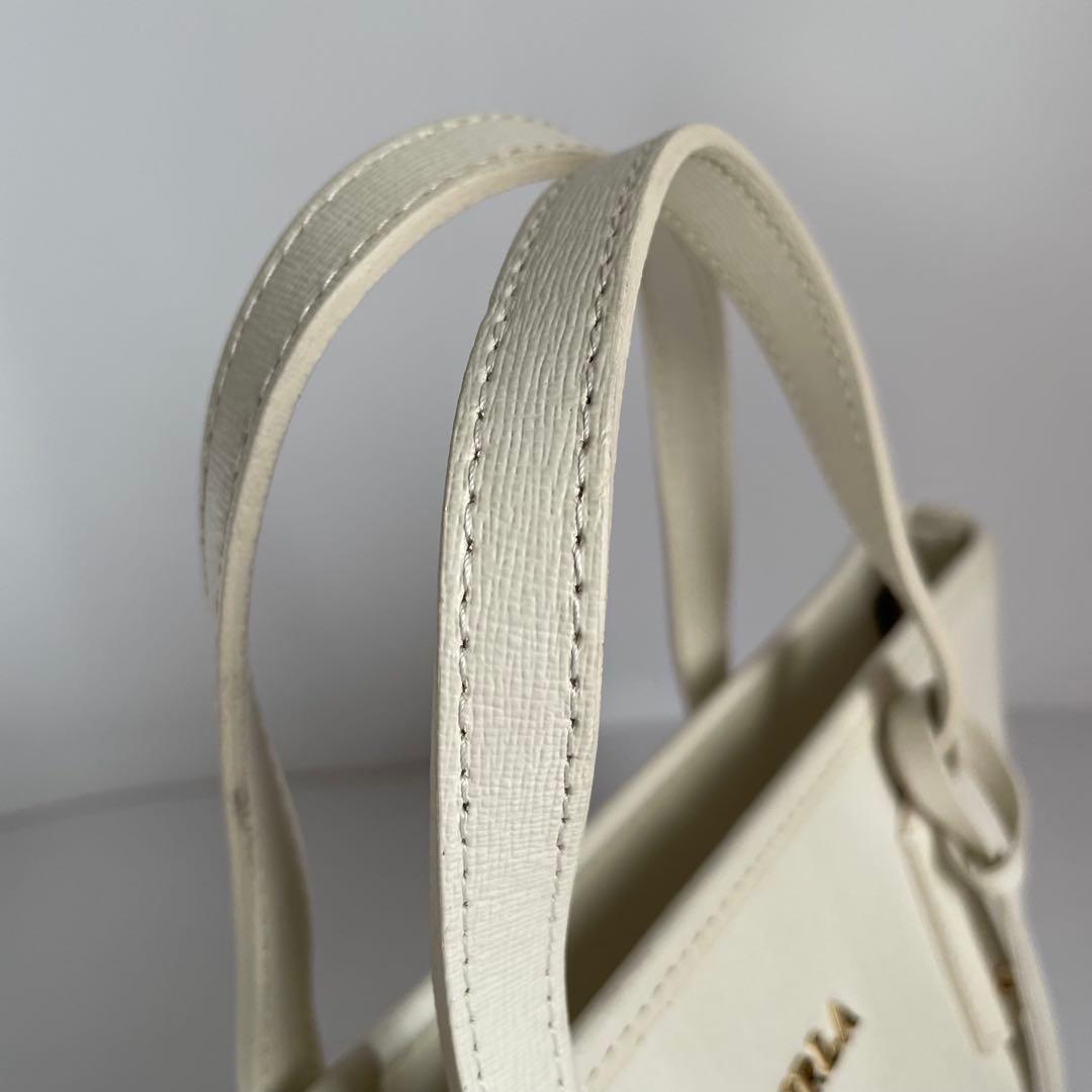未使用保管品✨　FURLA ショルダーバッグ　2way 白　レザー
