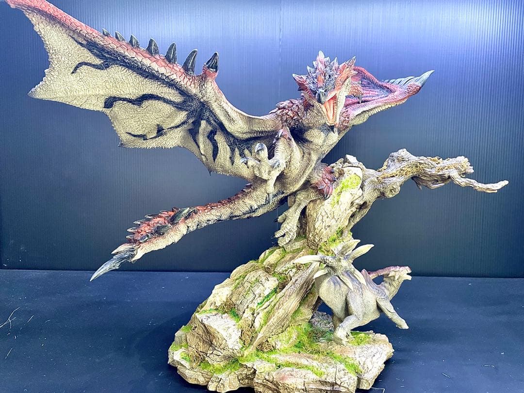 【マロン】モンスターハンター　リオレウス　フィギュア　モンハン