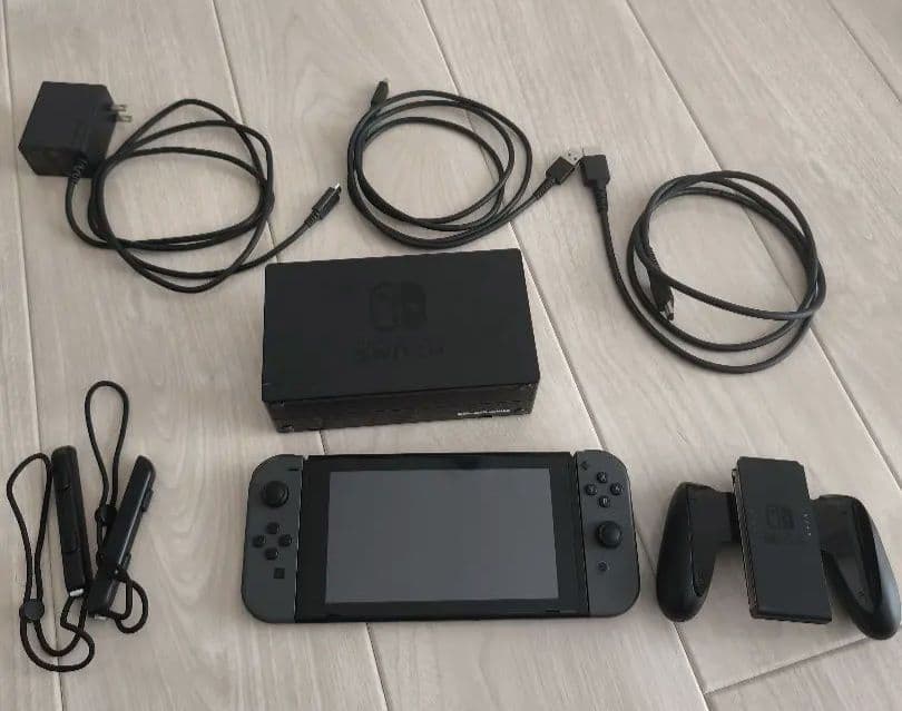 yyy☻さま専用【美品】【箱有り】液晶フィルム付きNintendo Switch