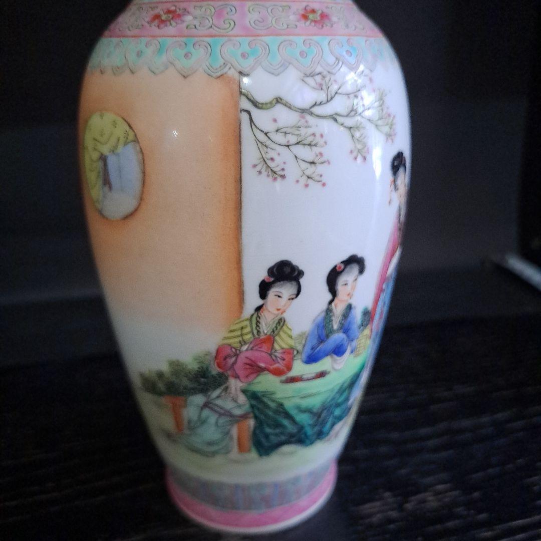 中国古玩　大清乾隆年　辰砂飾壺　　粉彩　白磁　　山水女人図　漢詩文