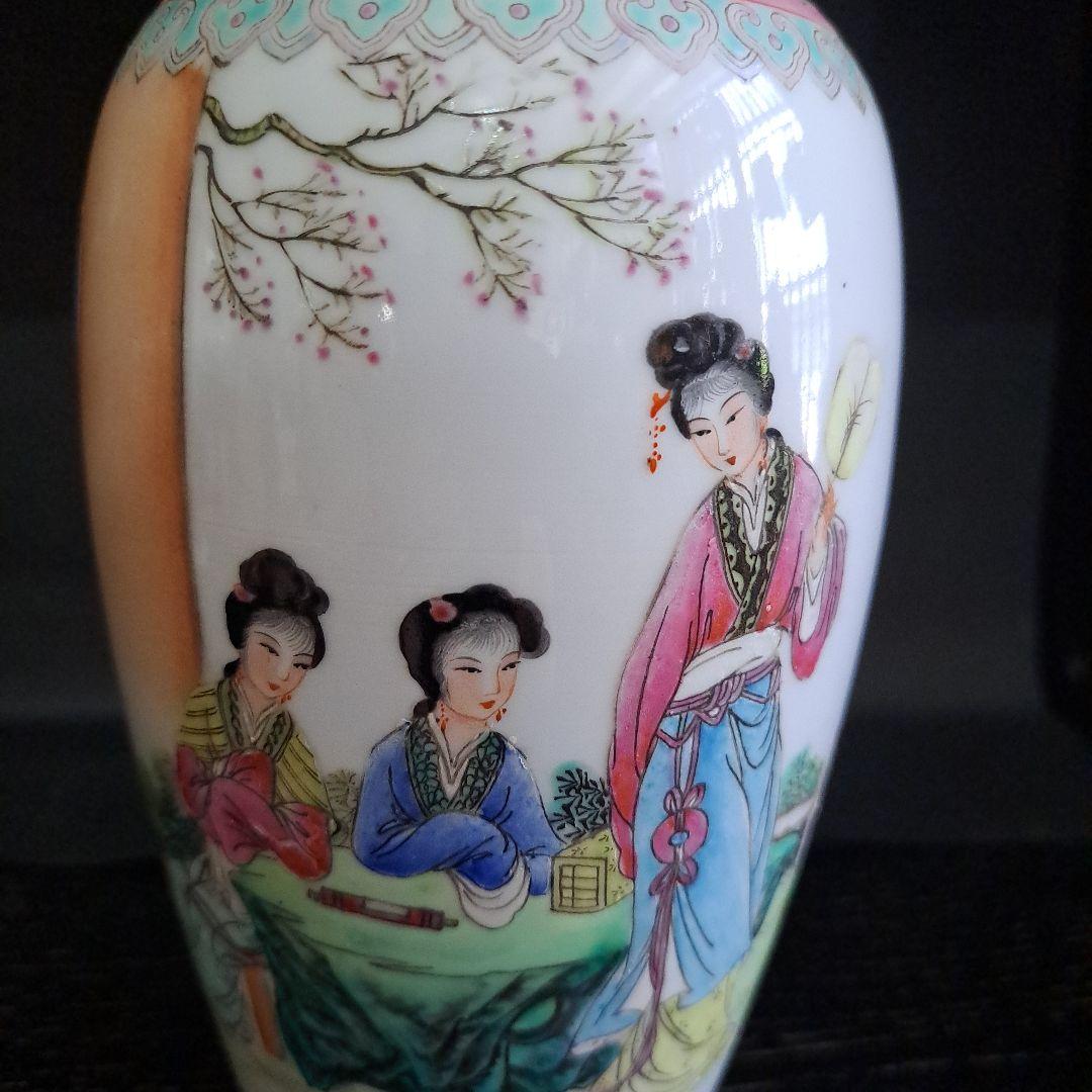 中国古玩　大清乾隆年　辰砂飾壺　　粉彩　白磁　　山水女人図　漢詩文