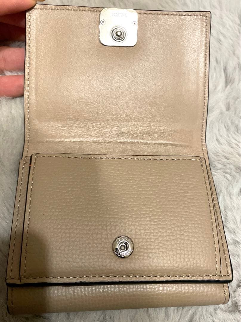LOEWE トライフォールド ウォレット　三つ折り財布（サンド）