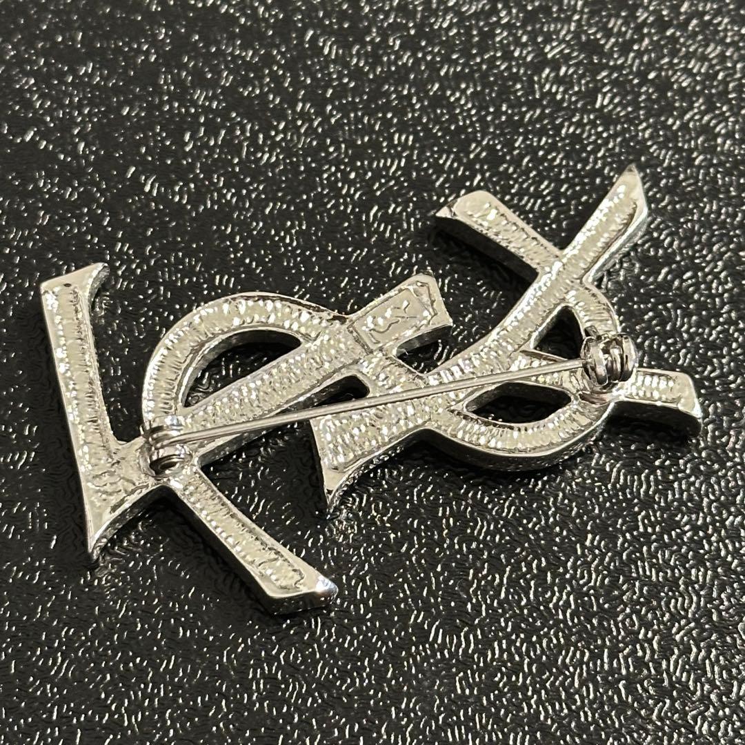 Yves Saint Laurent✨ イブサンローラン　ブローチ　ロゴ YSL