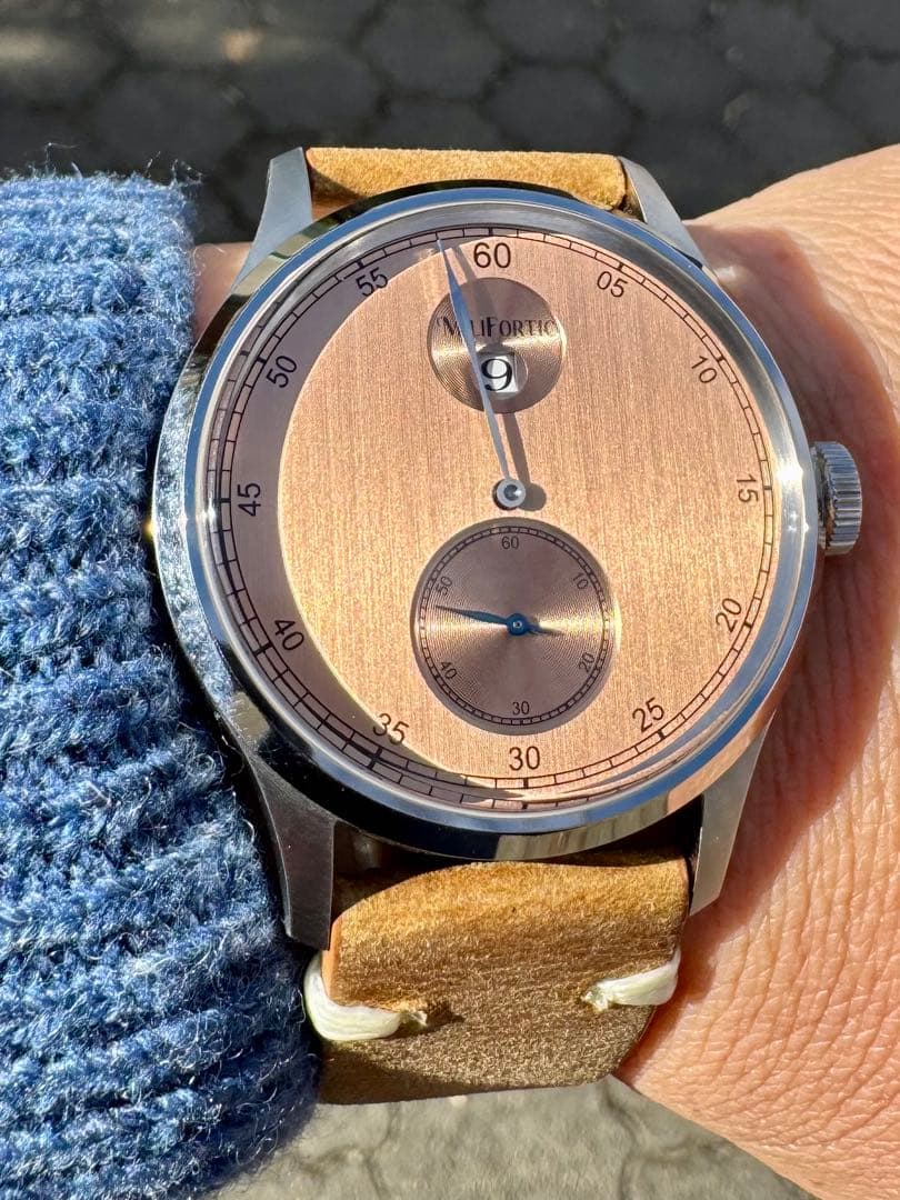 ジャンピングアワー搭載　 機械式自動巻き腕時計