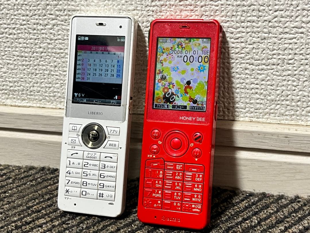LIBERO ホワイト & HONEY BEE レッド 携帯電話本体　起動確認済