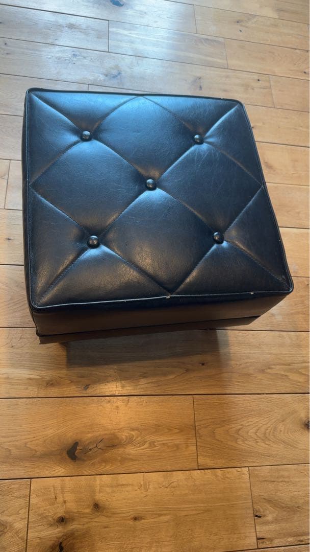 カリモク60 オットマン　スタンダードブラック