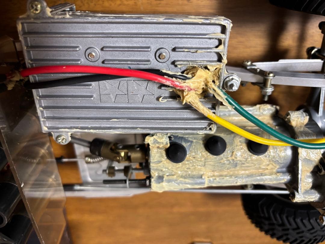 タミヤ　初代　トヨタ　ハイラックス 4WD ラジコンカー