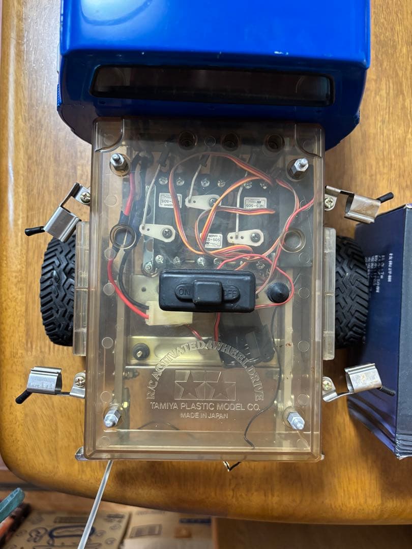タミヤ　初代　トヨタ　ハイラックス 4WD ラジコンカー