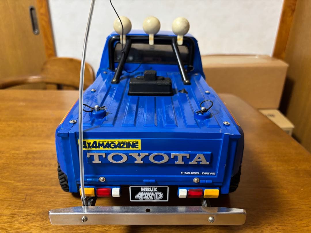 タミヤ　初代　トヨタ　ハイラックス 4WD ラジコンカー
