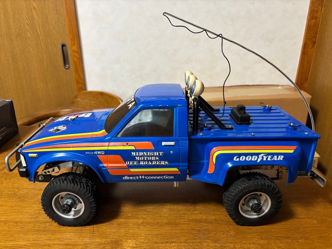タミヤ　初代　トヨタ　ハイラックス 4WD ラジコンカー