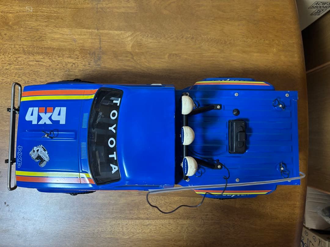 タミヤ　初代　トヨタ　ハイラックス 4WD ラジコンカー