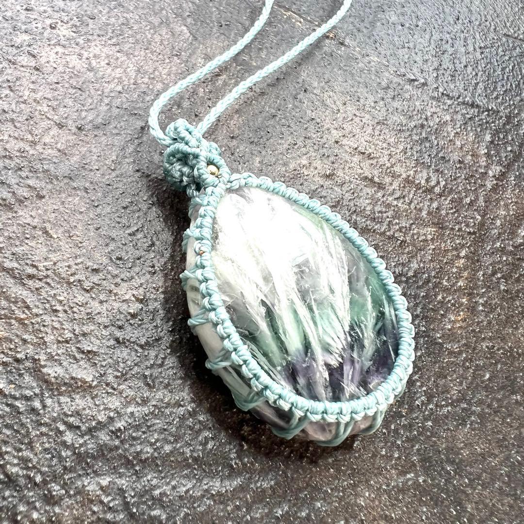 高品質　エンジェルフェザーフローライト マクラメ編みネックレス 　2