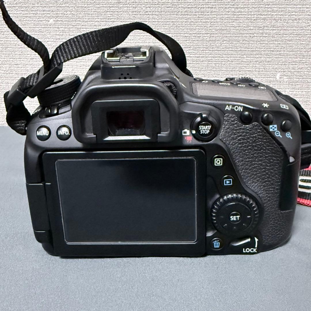 Canon EOS 80D EF-S 18-55mm IS STM レンズキット