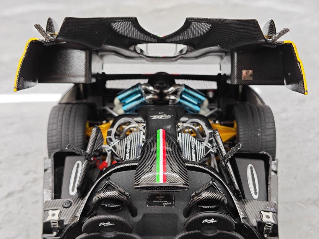 新発売 ！全開閉！Almost Real 1/18 パガーニ ゾンダ ミニカー