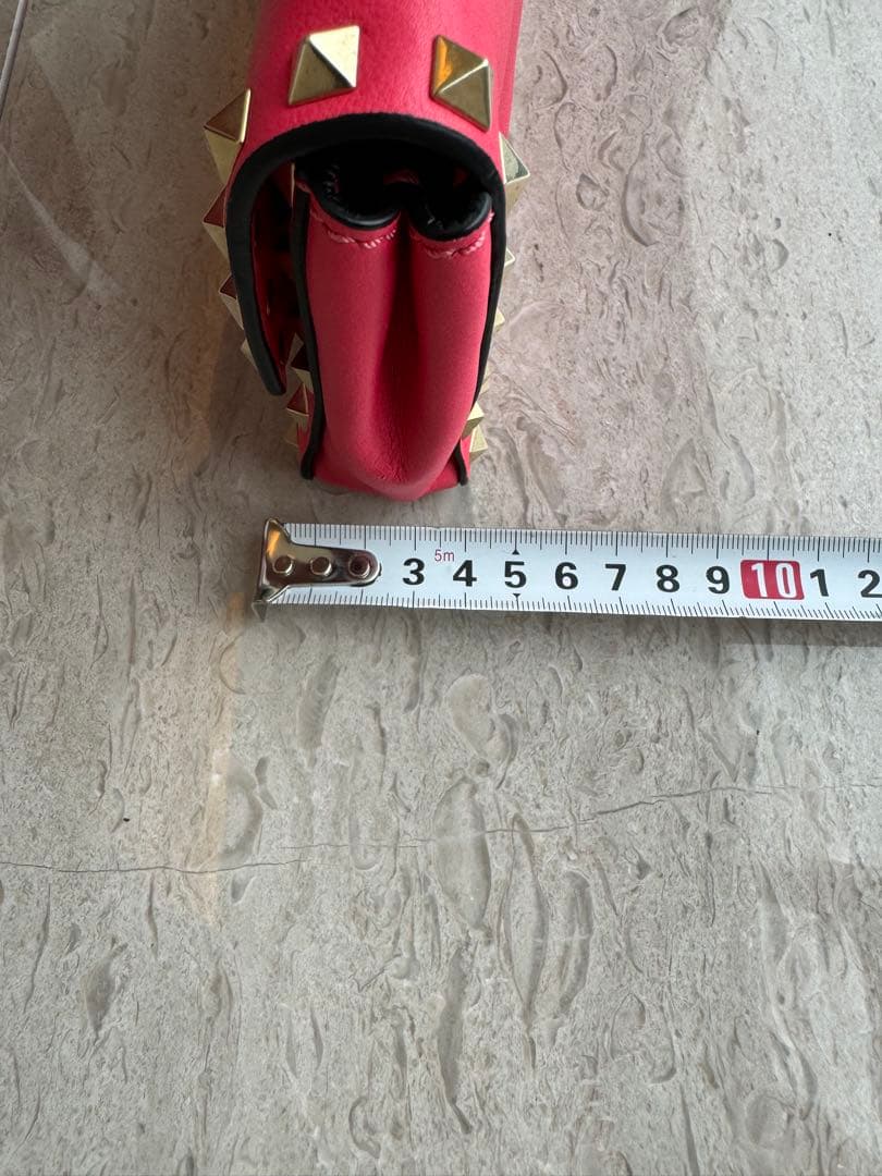 バレンティノ　ロックスタッズ　バングルチェーン付きバッグ