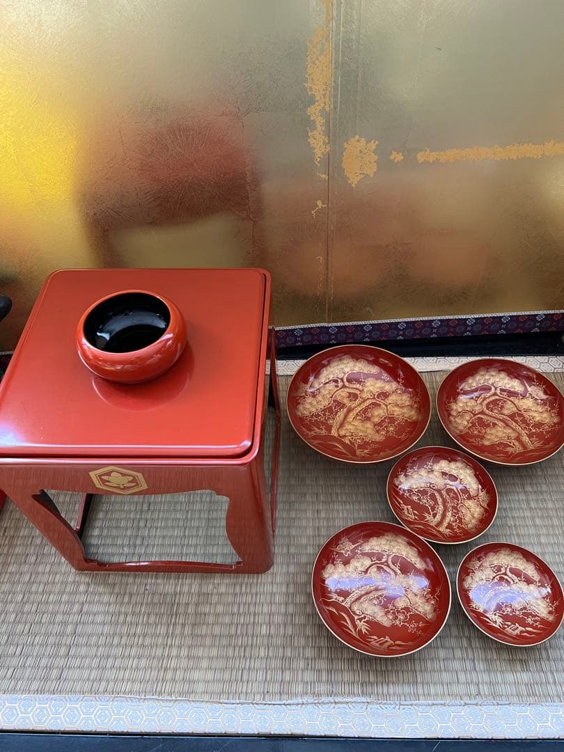 朱塗沈金鶴亀松竹梅文　盃台　五ツ組盃　木箱付　明治時代