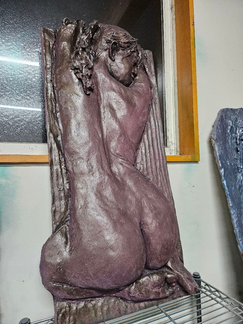 彫刻レリーフ 背中