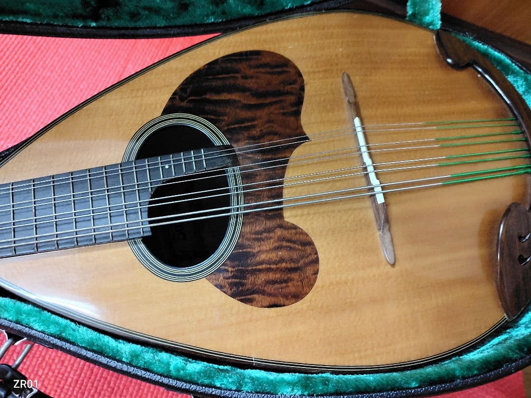 SUZUKIマンドリン　MDー4マンドラ 本体 8弦 ケース付き