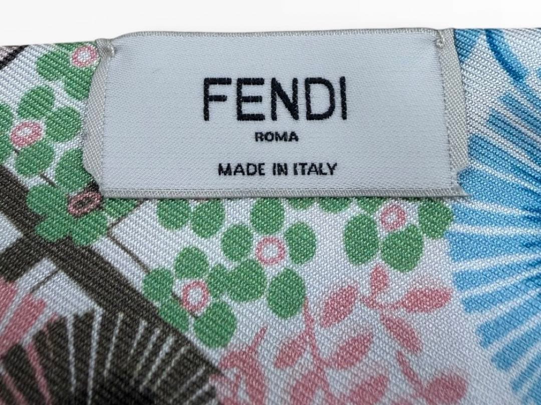 FENDI フェンディ　ズッカ柄　FFロゴ　ラッピー　花柄　スカーフ　小物