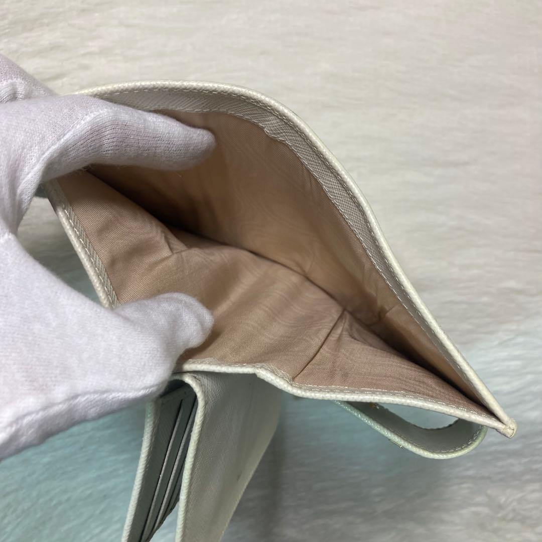 特別価格　PRADA プラダ　二つ折り　長財布　収納　カード入れ　ベルト　白