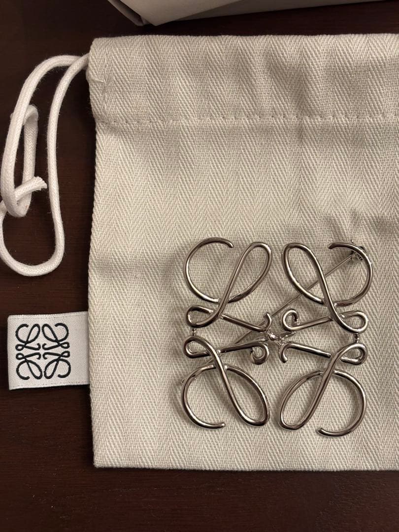 【美品】LOEWE　アナグラムブローチ　シルバー