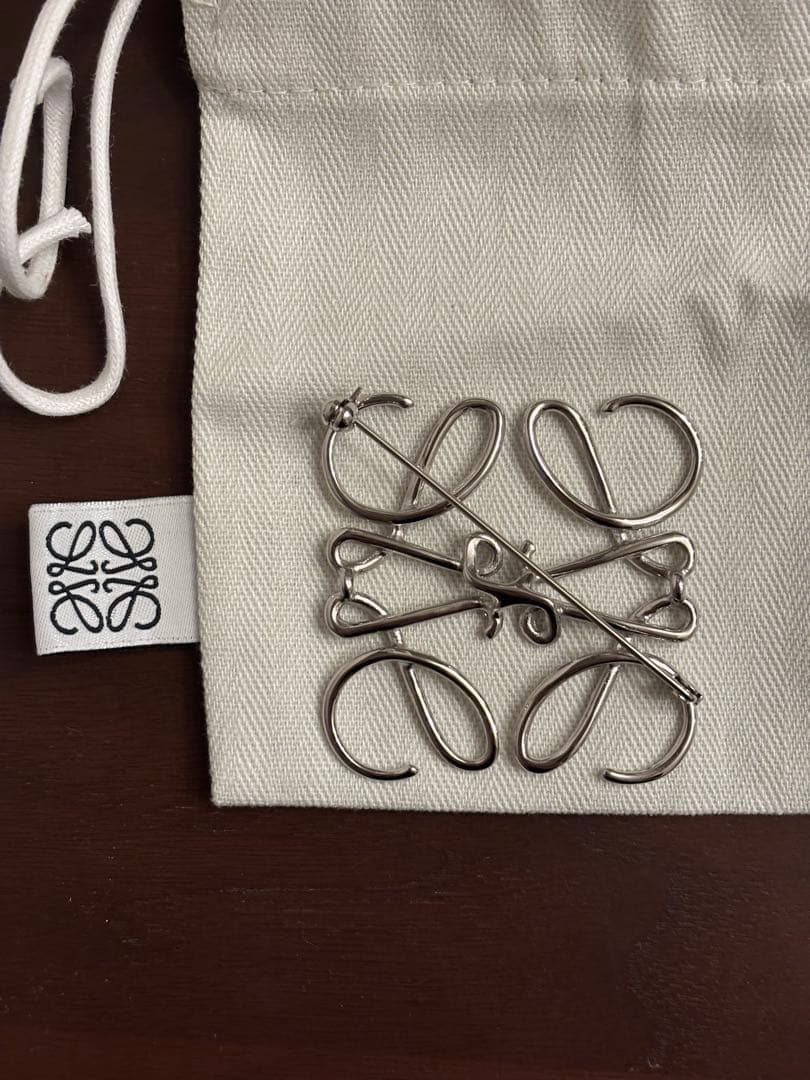 【美品】LOEWE　アナグラムブローチ　シルバー