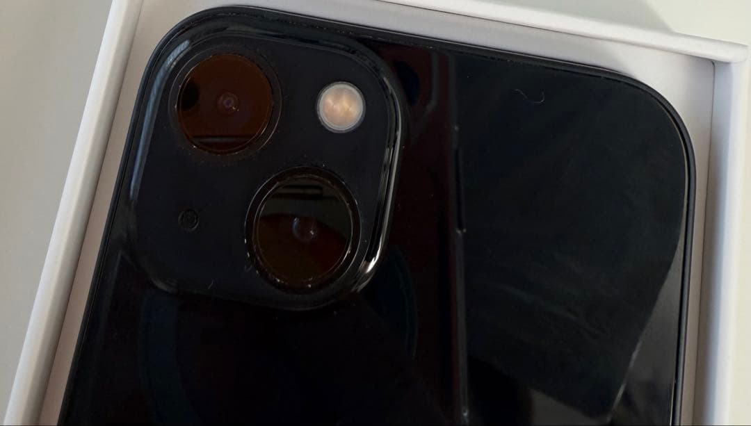 iPhone 13 128GB ブラック SIMフリー☆電池95%／箱あり／美品