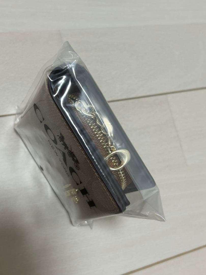 新品 COACH 二つ折財布 シグネチャー ラウンドファスナー ブラウン