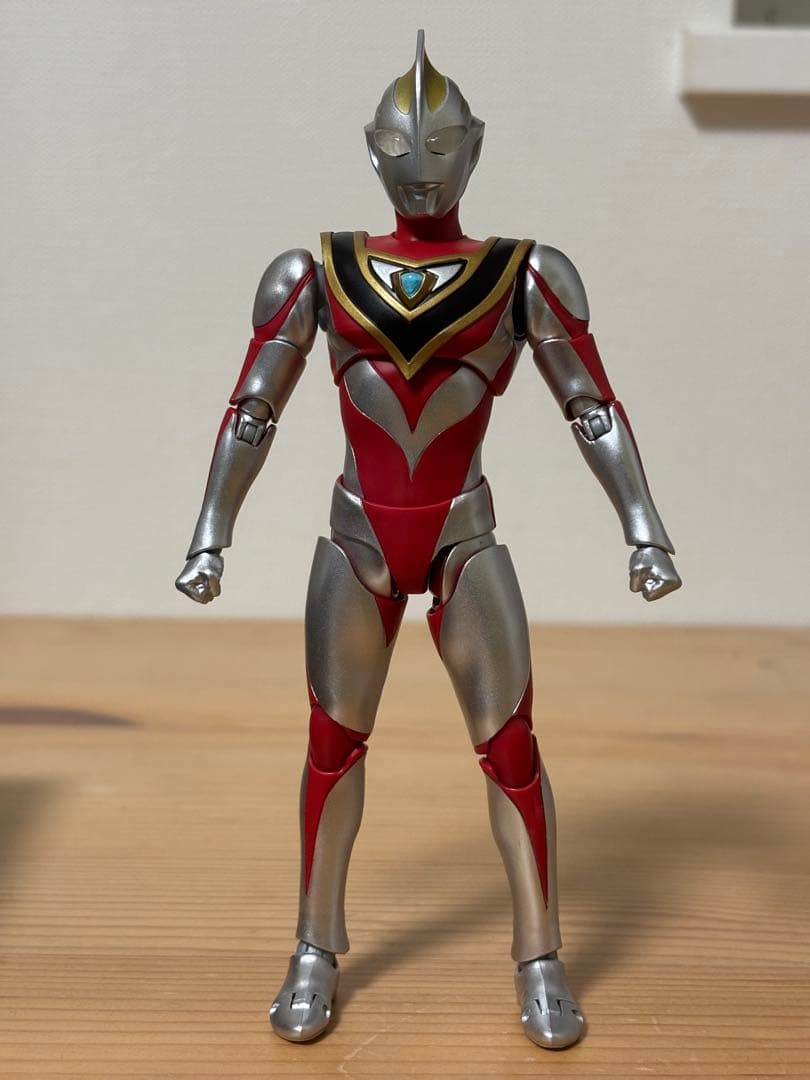 S.H.Figuarts真骨彫製法　ウルトラマンガイア(V2)