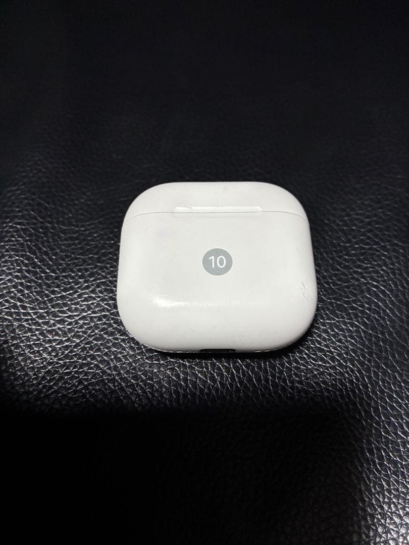 和*斐様 AirPods4 中古品　ノイズキャンセル