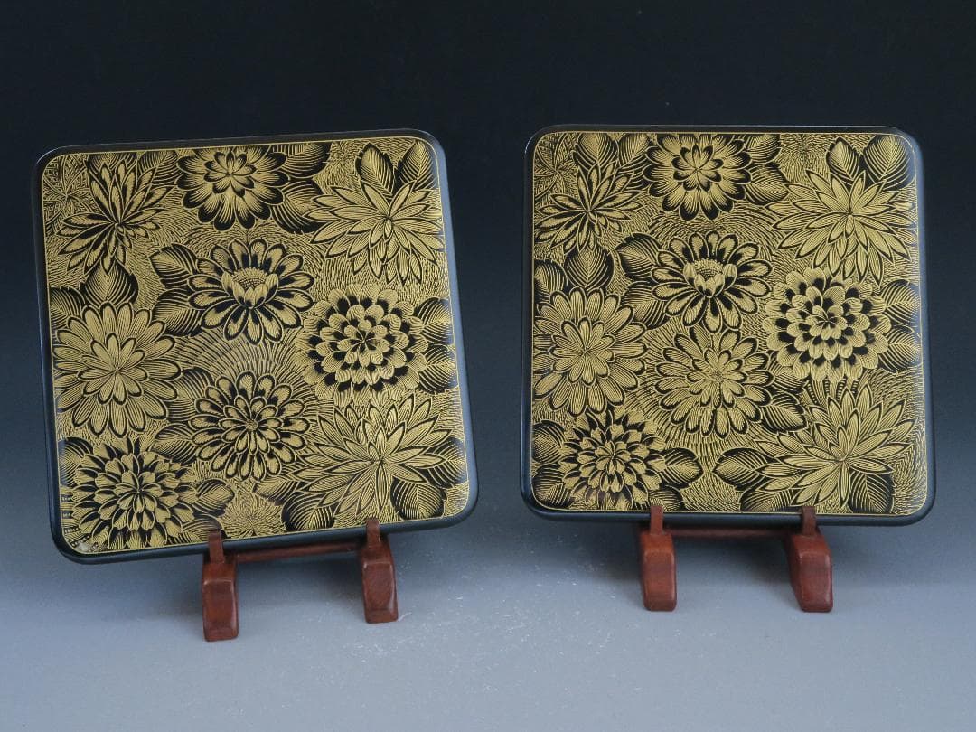 【輪島塗】極上菊詰沈金 四段重箱 内朱塗 蓋二枚 縁網代沈金重台付 天然木 共箱