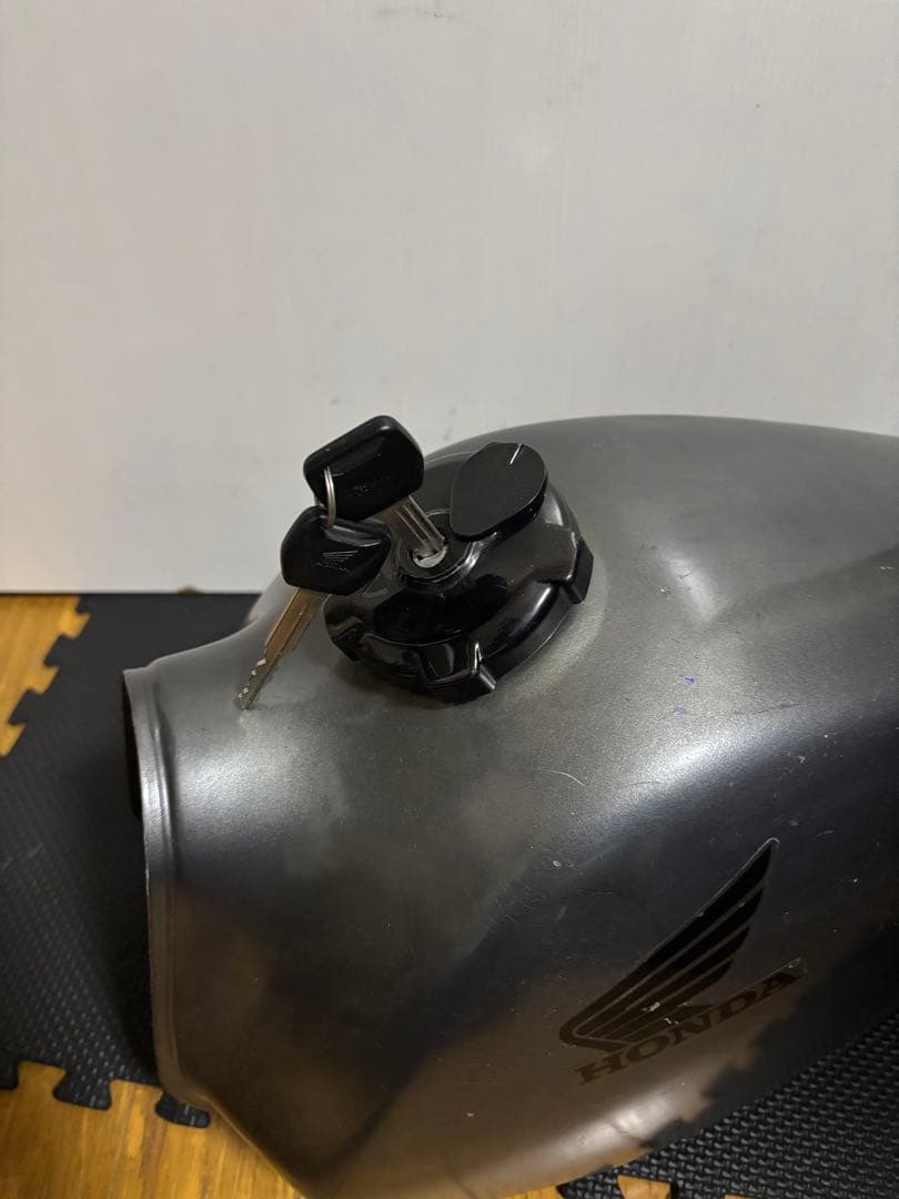 ホンダ　FTR223 タンク　鍵　キャップ　コック付き ガソリンタンク