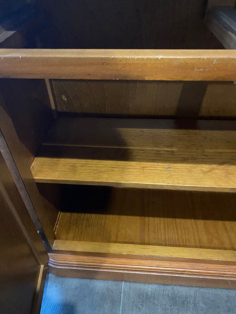 （りりり）送料込み　スペイン製　木製キャビネット